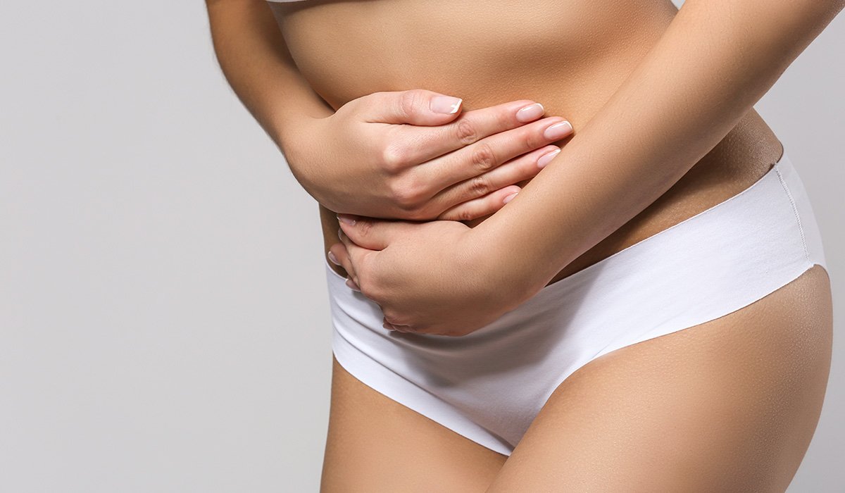 O uso da laparoscopia para a realização das cirurgias de retirada dos focos  visíveis da endometriose tem se mostrado superior à técnica abdominal, By Dr. Yulo Césare